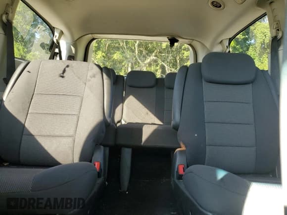 ✅ 2008 Dodge Grand Caravan SE • VIN: 2D8HN44H68R812966 • Lot: 70641565. Wystawiony na Copart z przebiegiem 234 114 mil. Bezpłatny archiwum sprzedaży aukcyjnych z USA i szczegółowy raport historii pojazdu na DreamBid. Zdjęcie 10.