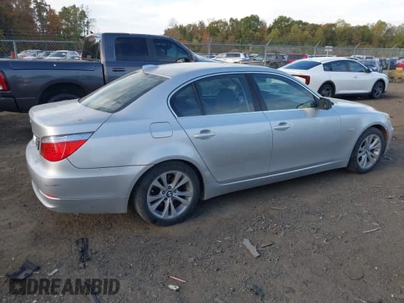 ✅ 2008 BMW 5 Series 528i • VIN: WBANU53568CT02821 • Lot: 43545627. Wystawiony na IAAI z przebiegiem 170 145 mil. Bezpłatny archiwum sprzedaży aukcyjnych z USA i szczegółowy raport historii pojazdu na DreamBid. Zdjęcie 13.
