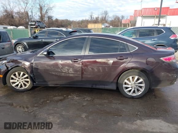 ✅ 2011 Mazda 6 i Touring • VIN: 1YVHZ8CH8B5M06133 • Lot: 41213085. Listed on IAAI with 144,098 mi. Free auction sales archive from the USA and detailed vehicle history report at DreamBid. Image 14.