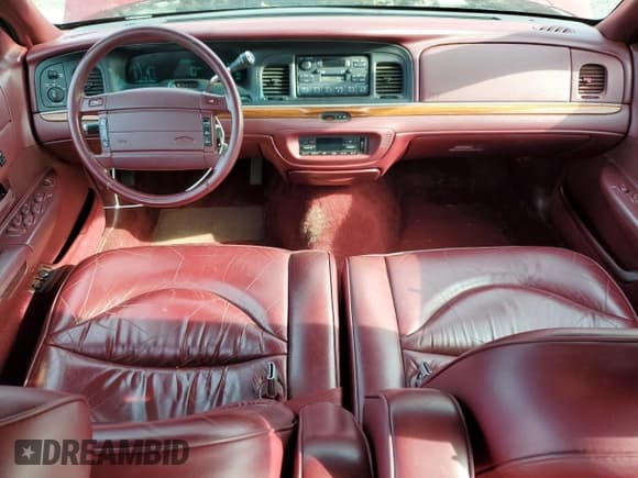 ✅ 1995 Ford Crown Victoria LX • VIN: 2FALP74W2SX117864 • Lot: 52440825. Wystawiony na Copart z przebiegiem 109 409 mil. Bezpłatny archiwum sprzedaży aukcyjnych z USA i szczegółowy raport historii pojazdu na DreamBid. Zdjęcie 8.