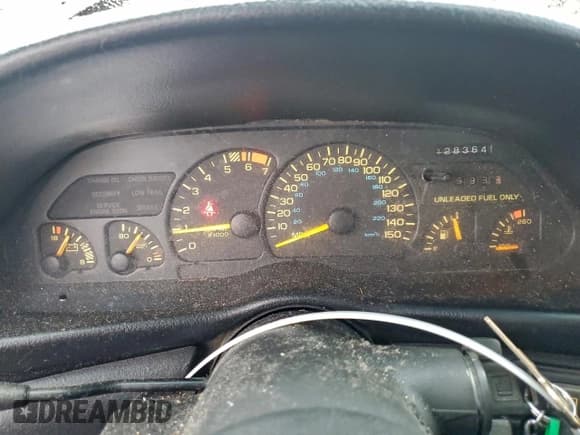 ✅ 1993 Chevrolet Camaro Z28 • VIN: 2G1FP22P8P2138933 • Lot: 93746135. Wystawiony na Copart z przebiegiem 128 364 mil. Bezpłatny archiwum sprzedaży aukcyjnych z USA i szczegółowy raport historii pojazdu na DreamBid. Zdjęcie 9.