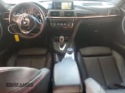 ✅ 2018 BMW 3 Series 330i xDrive • VIN: WBA8D9G52JNU72781 • Lot: 93132375. Wystawiony na Copart z przebiegiem 60 608 mil. Bezpłatny archiwum sprzedaży aukcyjnych z USA i szczegółowy raport historii pojazdu na DreamBid. Zdjęcie 8.