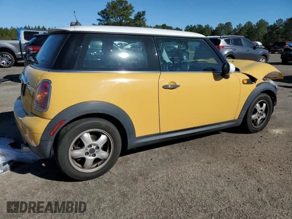 ✅ 2009 MINI Hardtop • VIN: WMWMF33529TU71553 • Лот: 92333375. Опубликован ранее на Copart с пробегом 120 147 миль. Бесплатный доступ к архиву аукционных продаж из США и подробный отчёт об истории автомобиля на DreamBid. Изображение 3.