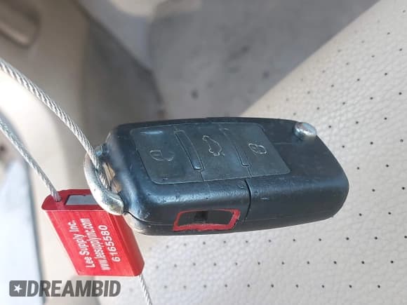 ✅ 2005 Volkswagen Jetta 2.5L • VIN: 3VWSG71KX5M608221 • Lot: 42071492. Wystawiony na IAAI z przebiegiem 83 903 mil. Bezpłatny archiwum sprzedaży aukcyjnych z USA i szczegółowy raport historii pojazdu na DreamBid. Zdjęcie 11.