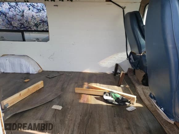 ✅ 1992 Chevrolet Chevy Van • VIN: 2GBEG25K3N4117707 • Лот: 67318524. Опубликован ранее на Copart с пробегом 181 994 миль. Бесплатный доступ к архиву аукционных продаж из США и подробный отчёт об истории автомобиля на DreamBid. Изображение 11.