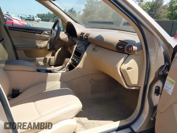 ✅ 2001 Mercedes-Benz C 230/260/280/320 • VIN: WDBRF61J01F014333 • Lot: 43062542. Wystawiony na IAAI z przebiegiem Nie podano. Bezpłatny archiwum sprzedaży aukcyjnych z USA i szczegółowy raport historii pojazdu na DreamBid. Zdjęcie 5.