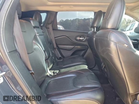 ✅ 2016 Jeep Cherokee Trailhawk • VIN: 1C4PJMBSXGW228404 • Lot: 93773915. Listed on Copart with 136,883 mi. Free auction sales archive from the USA and detailed vehicle history report at DreamBid. Image 11.