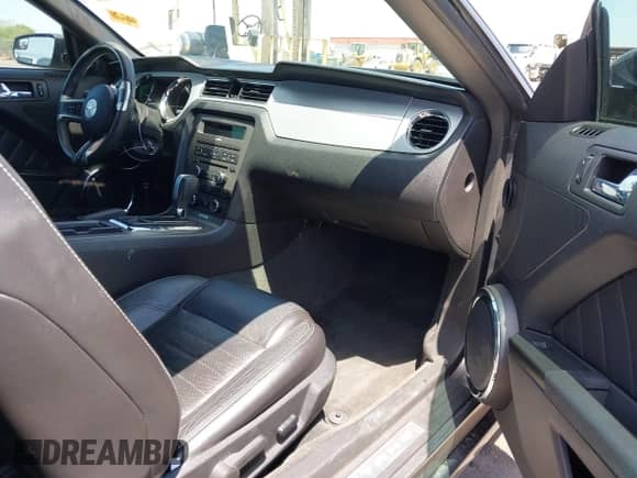 2014 Ford Mustang V6 с VIN 1ZVBP8EM1E5291808, выставлен на аукционе IAAI как лот 42353380 с пробегом 87 733 миль миль и . История ставок и продаж доступна на DreamBid. Изображение 5.