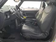 ✅ 2007 MINI Convertible S • VIN: WMWRH33527TJ44051 • Lot: 77777034. Wystawiony na Copart z przebiegiem 109 428 mil. Bezpłatny archiwum sprzedaży aukcyjnych z USA i szczegółowy raport historii pojazdu na DreamBid. Zdjęcie 7.