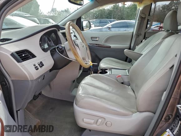 ✅ 2012 Toyota Sienna XLE • VIN: 5TDYK3DC5CS255778 • Lot: 94214015. Listed on Copart with 114,207 mi. Free auction sales archive from the USA and detailed vehicle history report at DreamBid. Image 7.