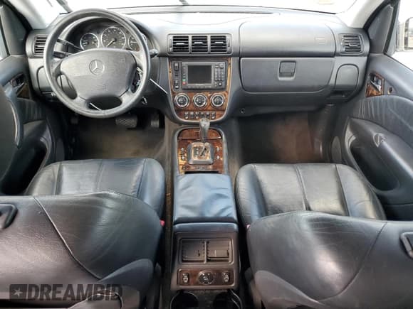 ✅ 2005 Mercedes-Benz M 350 • VIN: 4JGAB57E15A542461 • Lot: 72513054. Wystawiony na Copart z przebiegiem 173 203 mil. Bezpłatny archiwum sprzedaży aukcyjnych z USA i szczegółowy raport historii pojazdu na DreamBid. Zdjęcie 8.