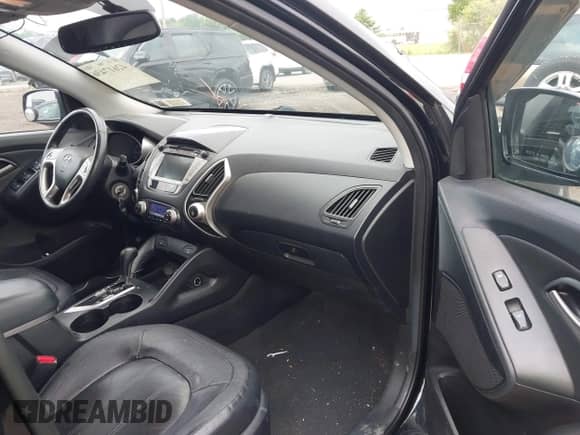 2010 Hyundai Tucson GLS with VIN KM8JUCAC0AU071627, listed as a IAAI auction lot 42617436 with 145,889 mi miles and . Bid and sale history available at DreamBid. Image 5.
