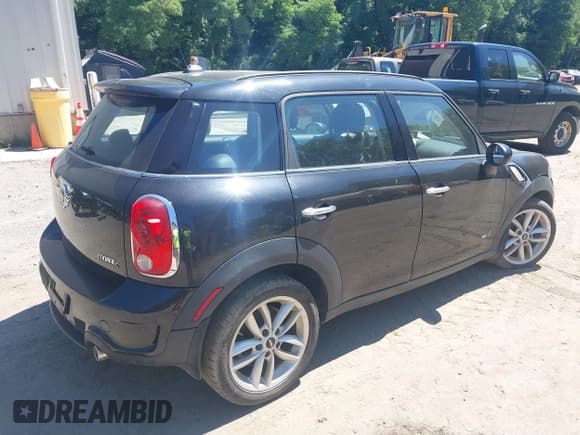 ✅ 2011 MINI Countryman S • VIN: WMWZC5C56BWM10608 • Lot: 42797339. Listed on IAAI with 119,520 mi. Free auction sales archive from the USA and detailed vehicle history report at DreamBid. Image 4.