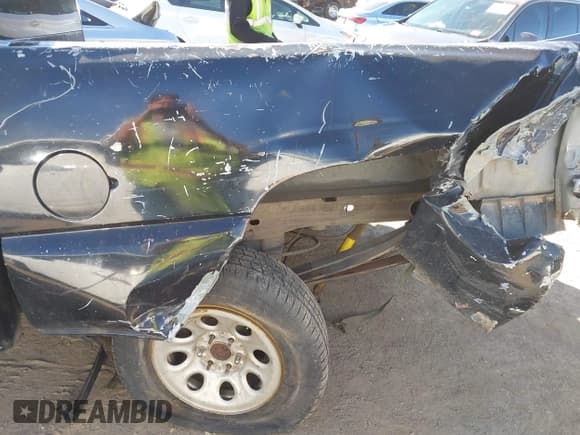 ✅ 2001 Chevrolet Silverado 1500 LT • VIN: 2GCEC19T711107861 • Lot: 43583378. Listed on IAAI with 366,131 mi. Free auction sales archive from the USA and detailed vehicle history report at DreamBid. Image 6.