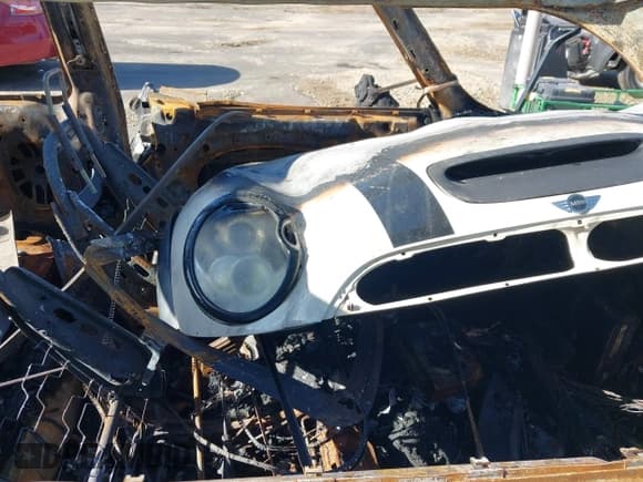 ✅ 2005 MINI Hardtop S • VIN: WMWRE33595TL14458 • Lot: 41824113. Listed on IAAI with Not provided. Free auction sales archive from the USA and detailed vehicle history report at DreamBid. Image 5.