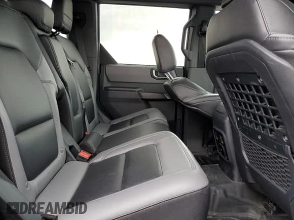 ✅ 2024 Ford Bronco Black Diamond • VIN: 1FMEE1BP6RLA41845 • Lot: 53920185. Listed on Copart with 7,406 mi. Free auction sales archive from the USA and detailed vehicle history report at DreamBid. Image 11.