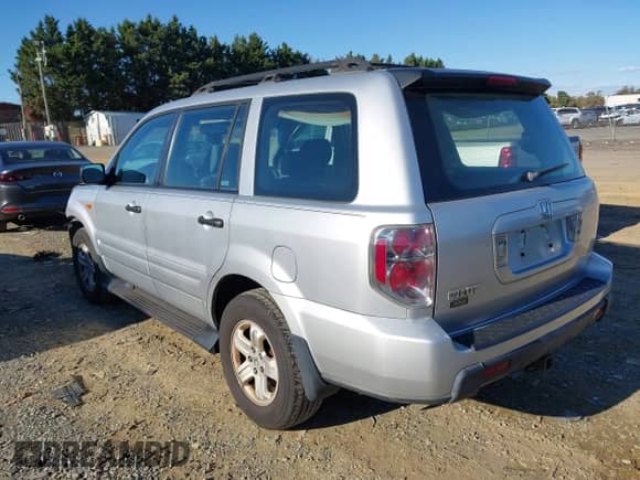 2006 Honda Pilot LX with VIN 5FNYF28136B002930, listed as a IAAI auction lot 43488539 with 131,958 mi miles and . Bid and sale history available at DreamBid. Image 3.