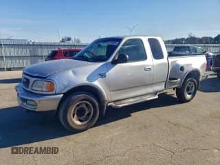 ✅ 1998 Ford F-150 XL • VIN: 2FTZX08W2WCA36561 • Lot: 94142665. Wystawiony na Copart z przebiegiem 206 661 mil. Bezpłatny archiwum sprzedaży aukcyjnych z USA i szczegółowy raport historii pojazdu na DreamBid. Zdjęcie 1.