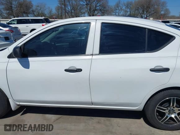 ✅ 2015 Nissan Versa S Plus • VIN: 3N1CN7AP0FL952210 • Лот: 41754067. Опубликован ранее на IAAI с пробегом 157 412 миль. Бесплатный доступ к архиву аукционных продаж из США и подробный отчёт об истории автомобиля на DreamBid. Изображение 15.