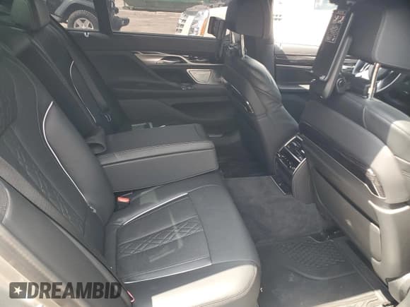 ✅ 2022 BMW 7 Series 750i xDrive • VIN: WBA7U2C09NCJ69088 • Lot: 54895725. Listed on Copart with 12,893 mi. Free auction sales archive from the USA and detailed vehicle history report at DreamBid. Image 10.