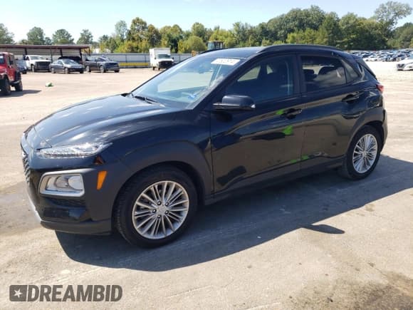 ✅ 2021 Hyundai Kona SEL • VIN: KM8K22AA5MU654542 • Лот: 72802914. Опубликован ранее на Copart с пробегом 57 176 миль. Бесплатный доступ к архиву аукционных продаж из США и подробный отчёт об истории автомобиля на DreamBid. Изображение 1.