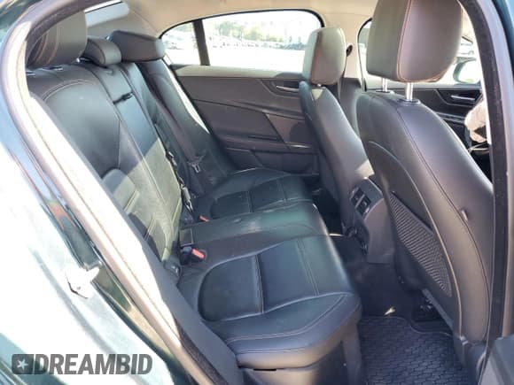 ✅ 2017 Jaguar XE 25t Prestige • VIN: SAJAE4BG4HA964101 • Lot: 63827862. Wystawiony na Copart z przebiegiem 67 132 mil. Bezpłatny archiwum sprzedaży aukcyjnych z USA i szczegółowy raport historii pojazdu na DreamBid. Zdjęcie 6.