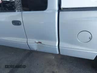 2000 Dodge Dakota z VIN 1B7GL22X6YS526029, wystawiony jako IAAI lot #43597002 z przebiegiem 208 306 mil mil oraz . Historia ofert i sprzedaży dostępna na DreamBid. Obrazek 6.