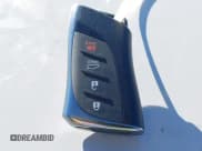 ✅ 2025 Lexus ES 300h • VIN: 58ADA1C19SU073926 • Lot: 43551675. Wystawiony na IAAI z przebiegiem 6 446 mil. Bezpłatny archiwum sprzedaży aukcyjnych z USA i szczegółowy raport historii pojazdu na DreamBid. Zdjęcie 11.