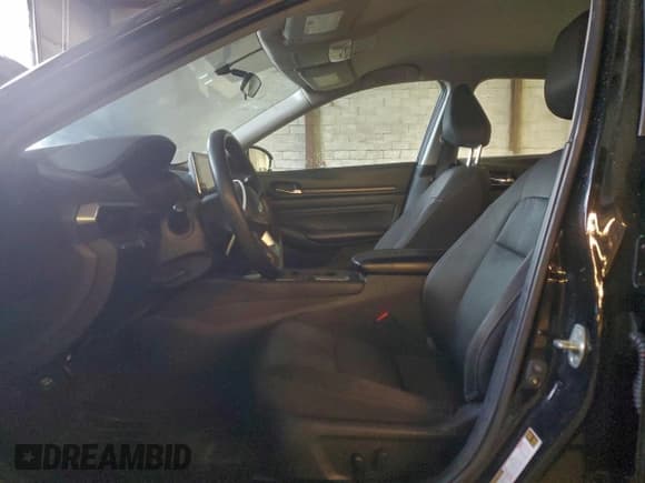 ✅ 2019 Nissan Altima S • VIN: 1N4BL4BV1KC196005 • Лот: 94990415. Опубликован ранее на Copart с пробегом 170 048 миль. Бесплатный доступ к архиву аукционных продаж из США и подробный отчёт об истории автомобиля на DreamBid. Изображение 7.