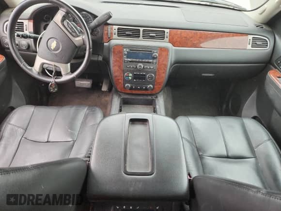 2014 Chevrolet Suburban LT z VIN 1GNSKJE77ER190744, wystawiony jako Copart lot #90239255 z przebiegiem Nie podano mil oraz Czysty tytuł • Clean title. Historia ofert i sprzedaży dostępna na DreamBid. Obrazek 8.