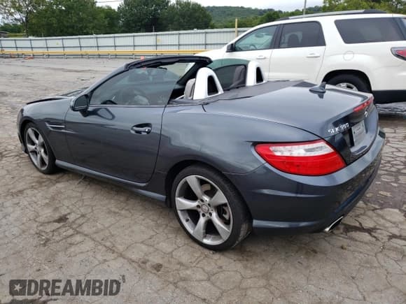✅ 2015 Mercedes-Benz SLK 350 • VIN: WDDPK5HA4FF096553 • Lot: 62951933. Wystawiony na Copart z przebiegiem 102 205 mil. Bezpłatny archiwum sprzedaży aukcyjnych z USA i szczegółowy raport historii pojazdu na DreamBid. Zdjęcie 2.