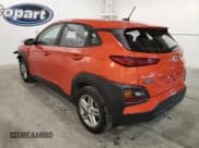 ✅ 2020 Hyundai Kona SE • VIN: KM8K12AA9LU448206 • Лот: 66697853. Опубликован ранее на Copart с пробегом 67 038 миль. Бесплатный доступ к архиву аукционных продаж из США и подробный отчёт об истории автомобиля на DreamBid. Изображение 2.