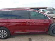 ✅ 2020 Chrysler Pacifica Hybrid Limited • VIN: 2C4RC1N71LR183414 • Лот: 41504790. Опубликован ранее на IAAI с пробегом 71 676 миль. Бесплатный доступ к архиву аукционных продаж из США и подробный отчёт об истории автомобиля на DreamBid. Изображение 14.