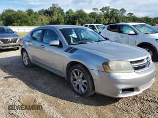 ✅ 2013 Dodge Avenger R/T • VIN: 1C3CDZBG4DN591124 • Lot: 82236135. Wystawiony na Copart z przebiegiem 150 486 mil. Bezpłatny archiwum sprzedaży aukcyjnych z USA i szczegółowy raport historii pojazdu na DreamBid. Zdjęcie 4.