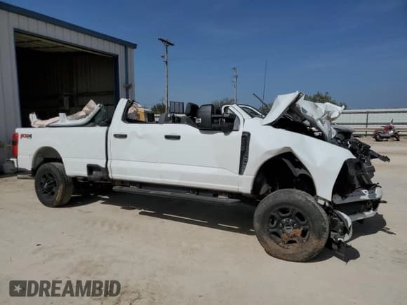 ✅ 2023 Ford F-250 XL • VIN: 1FT8W2BN7PEC04233 • Lot: 62436974. Wystawiony na Copart z przebiegiem Nie podano. Bezpłatny archiwum sprzedaży aukcyjnych z USA i szczegółowy raport historii pojazdu na DreamBid. Zdjęcie 4.