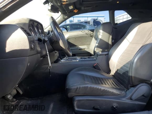 ✅ 2014 Dodge Challenger R/T 100th Anniversary Appearance • VIN: 2C3CDYBT3EH251299 • Lot: 73402834. Wystawiony na Copart z przebiegiem 98 412 mil. Bezpłatny archiwum sprzedaży aukcyjnych z USA i szczegółowy raport historii pojazdu na DreamBid. Zdjęcie 7.