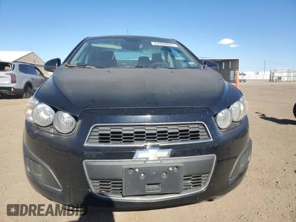 2012 Chevrolet Sonic LT z VIN 1G1JC5SB6C4222278, wystawiony jako Copart lot #57499805 z przebiegiem 151 199 mil mil oraz Nie do naprawy • Non repairable. Historia ofert i sprzedaży dostępna na DreamBid. Obrazek 5.