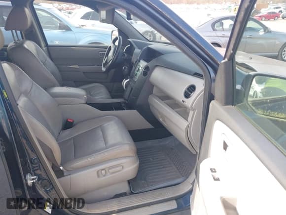 ✅ 2011 Honda Pilot EX-L • VIN: 5FNYF4H56BB038698 • Lot: 43591733. Listed on IAAI with 252,420 mi. Free auction sales archive from the USA and detailed vehicle history report at DreamBid. Image 5.