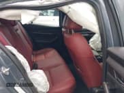 ✅ 2023 Mazda 3 S Carbon Edition • VIN: 3MZBPBCM6PM360201 • Lot: 42380739. Wystawiony na IAAI z przebiegiem 59 030 mil. Bezpłatny archiwum sprzedaży aukcyjnych z USA i szczegółowy raport historii pojazdu na DreamBid. Zdjęcie 8.