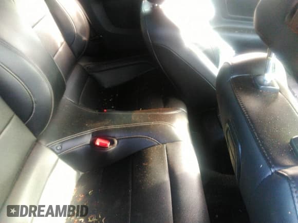 ✅ 2018 Ford Mustang EcoBoost Premium • VIN: 1FATP8UH6J5117678 • Лот: 43251624. Опубликован ранее на IAAI с пробегом 101 903 миль. Бесплатный доступ к архиву аукционных продаж из США и подробный отчёт об истории автомобиля на DreamBid. Изображение 8.