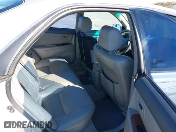 ✅ 1998 Lexus ES 300 • VIN: JT8BF28GXW5021341 • Лот: 43626230. Опубликован ранее на IAAI с пробегом 379 537 миль. Бесплатный доступ к архиву аукционных продаж из США и подробный отчёт об истории автомобиля на DreamBid. Изображение 8.