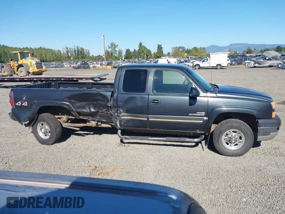 ✅ 2004 Chevrolet Silverado 2500HD LT • VIN: 1GCHK29124E144002 • Lot: 43278652. Wystawiony na IAAI z przebiegiem 179 331 mil. Bezpłatny archiwum sprzedaży aukcyjnych z USA i szczegółowy raport historii pojazdu na DreamBid. Zdjęcie 13.