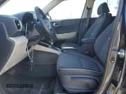 ✅ 2024 Hyundai Venue SEL • VIN: KMHRC8A32RU287249 • Lot: 44144955. Wystawiony na Copart z przebiegiem 18 646 mil. Bezpłatny archiwum sprzedaży aukcyjnych z USA i szczegółowy raport historii pojazdu na DreamBid. Zdjęcie 7.