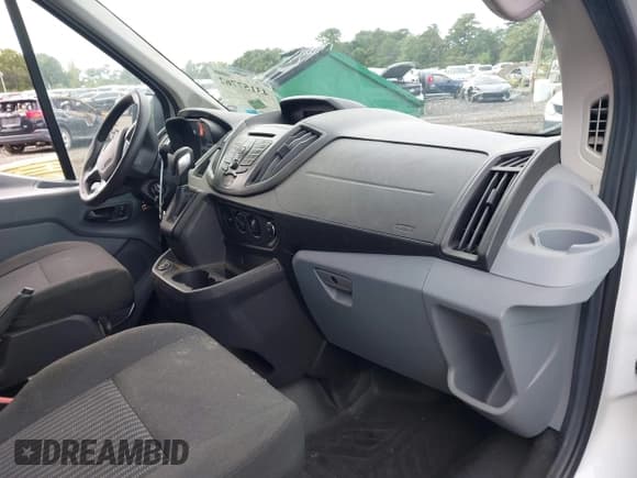 ✅ 2019 Ford Transit • VIN: 1FTBW3XM9KKB66963 • Lot: 43157762. Wystawiony na IAAI z przebiegiem 137 814 mil. Bezpłatny archiwum sprzedaży aukcyjnych z USA i szczegółowy raport historii pojazdu na DreamBid. Zdjęcie 5.