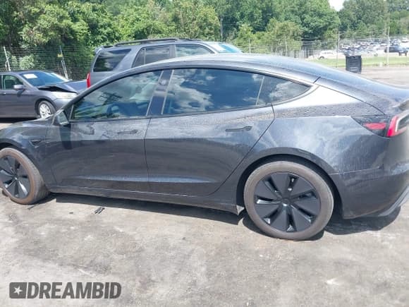 ✅ 2025 Tesla Model 3 Long Range • VIN: 5YJ3E1EB6SF924798 • Лот: 42747819. Опубликован ранее на IAAI с пробегом Не указан. Бесплатный доступ к архиву аукционных продаж из США и подробный отчёт об истории автомобиля на DreamBid. Изображение 6.
