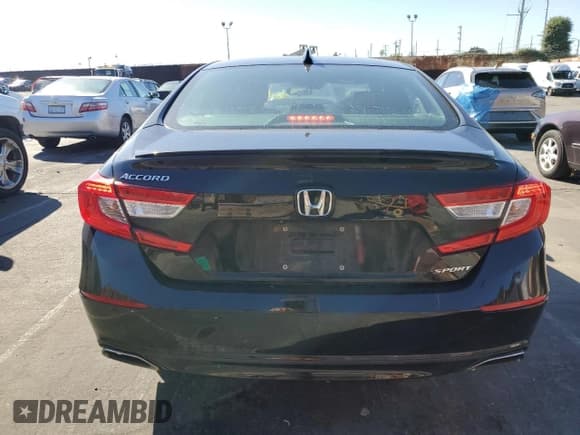 ✅ 2020 Honda Accord Sport • VIN: 1HGCV1F37LA155716 • Lot: 82603085. Wystawiony na Copart z przebiegiem 47 221 mil. Bezpłatny archiwum sprzedaży aukcyjnych z USA i szczegółowy raport historii pojazdu na DreamBid. Zdjęcie 6.