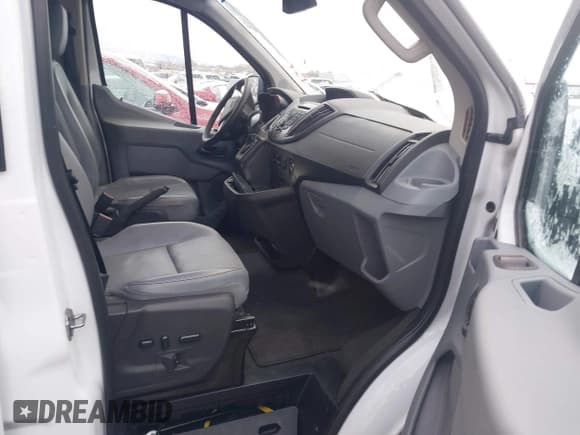 ✅ 2017 Ford Transit XL • VIN: 1FMZK1YM9HKA67545 • Lot: 41781010. Wystawiony na IAAI z przebiegiem 46 544 mil. Bezpłatny archiwum sprzedaży aukcyjnych z USA i szczegółowy raport historii pojazdu na DreamBid. Zdjęcie 5.