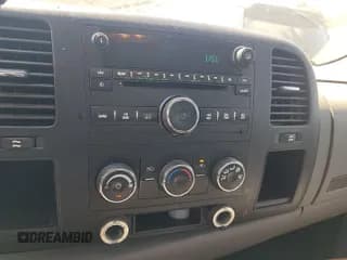 ✅ 2008 Chevrolet Silverado 2500HD Work Truck • VIN: 1GCHC24K18E128618 • Lot: 43013533. Wystawiony na IAAI z przebiegiem 274 801 mil. Bezpłatny archiwum sprzedaży aukcyjnych z USA i szczegółowy raport historii pojazdu na DreamBid. Zdjęcie 1.