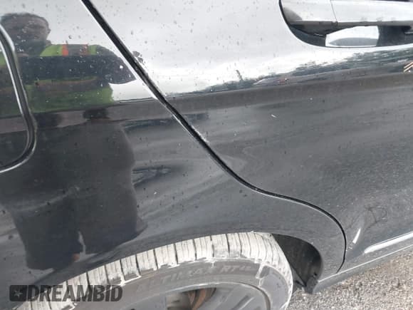 ✅ 2011 Mercedes-Benz C 300 Sport • VIN: WDDGF8BB8BR165521 • Lot: 40484423. Wystawiony na IAAI z przebiegiem 114 300 mil. Bezpłatny archiwum sprzedaży aukcyjnych z USA i szczegółowy raport historii pojazdu na DreamBid. Zdjęcie 17.