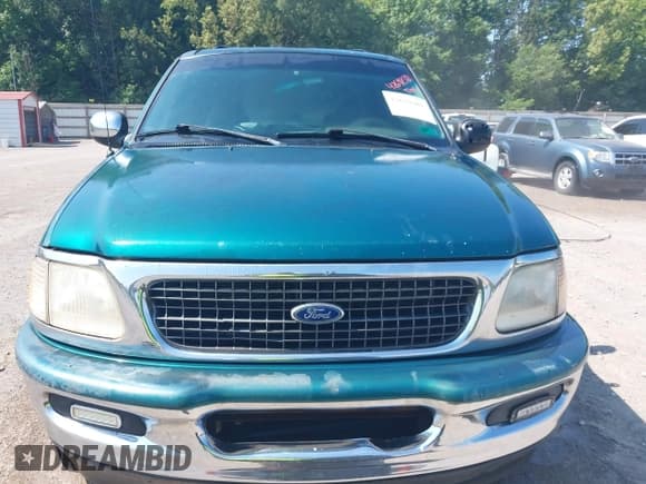 ✅ 1998 Ford Expedition XLT • VIN: 1FMPU18L8WLC39077 • Lot: 42692981. Wystawiony na IAAI z przebiegiem 273 619 mil. Bezpłatny archiwum sprzedaży aukcyjnych z USA i szczegółowy raport historii pojazdu na DreamBid. Zdjęcie 6.